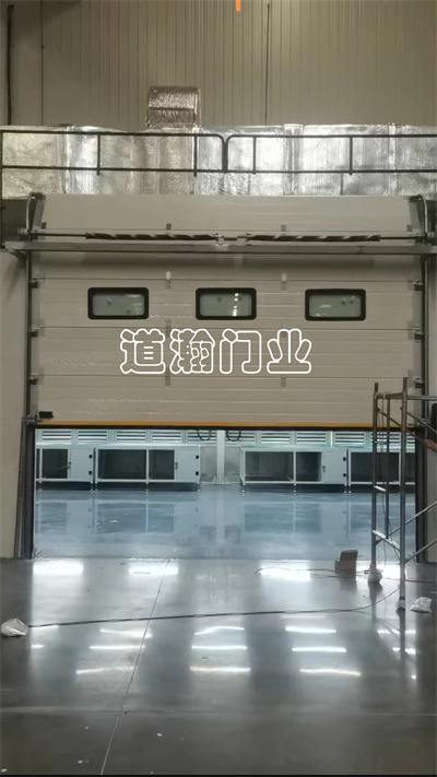 赛力斯特种提升门安装交付